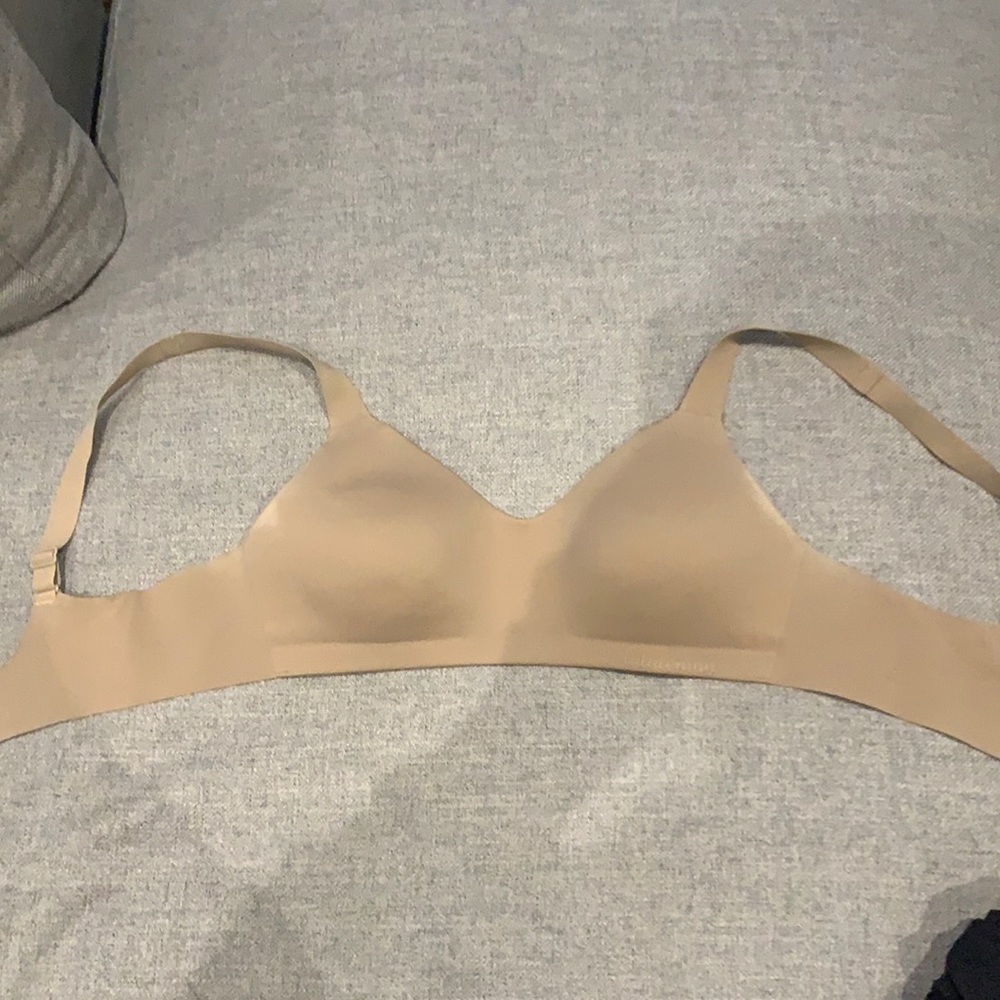 Lululemon nude bra